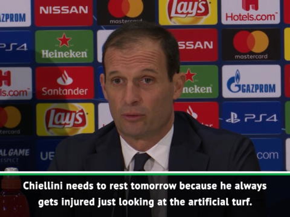 Chiellini injures himself just looking at artificial turf! - Allegri
