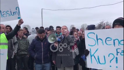 Ora News - "Qeveria Rama na la pa martuar", banorët e Devollit bllokojnë rrugën