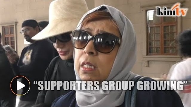 'Real supporters' of Najib gather at KL court
