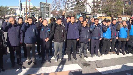 택시 단체 강경 투쟁 돌입...20일 '10만 명' 집회 / YTN