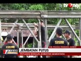 Petugas Bangun Jembatan Sementara Padang-Bukittinggi
