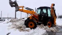 Bitlis’te kar yağışı nedeniyle 76 köy yolu ulaşıma kapandı