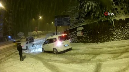 Bitlis'te Kar Yağışı Nedeniyle 76 Köy Yolu Ulaşıma Kapandı