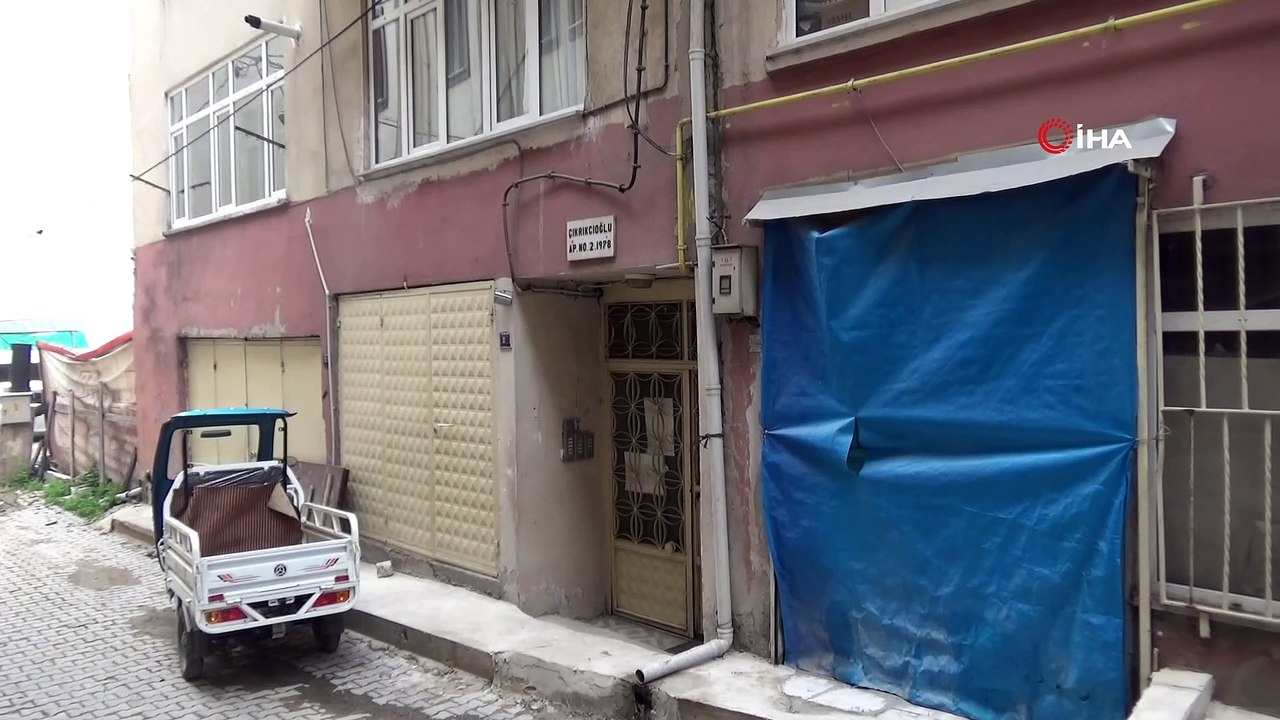 Güvenlik kamerası da işe yaramadı.... Apartmana giren hırsızların rahat tavırları pes dedirtti