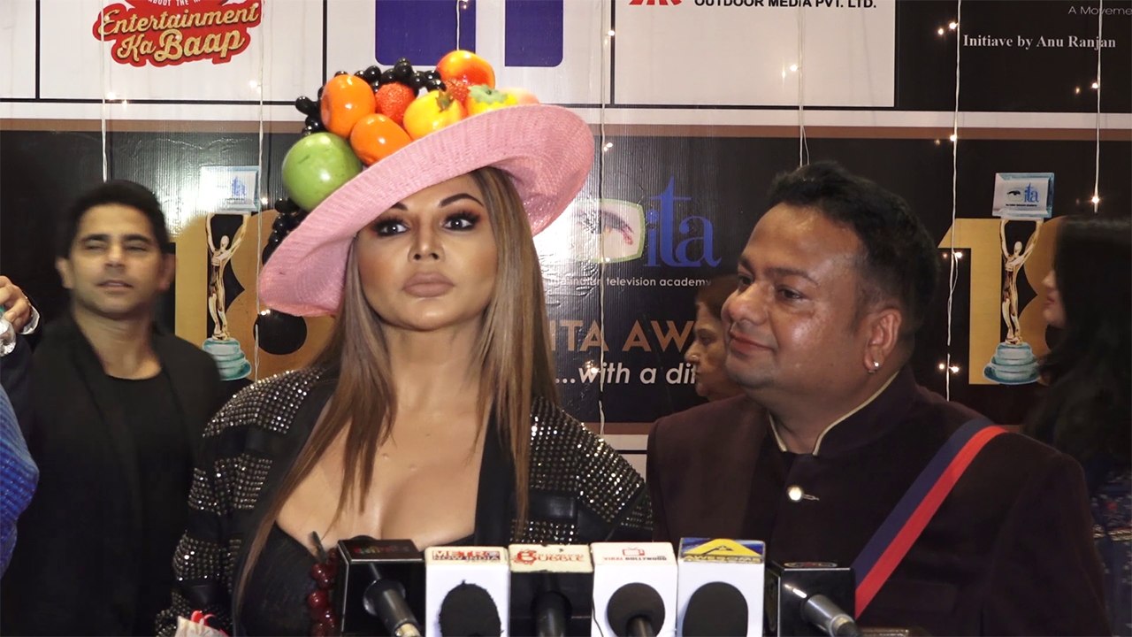 Rakhi Sawant and Deepak Kalal arrive at ITA Awards in WEIRD DRESS; Watch Video | Boldsky