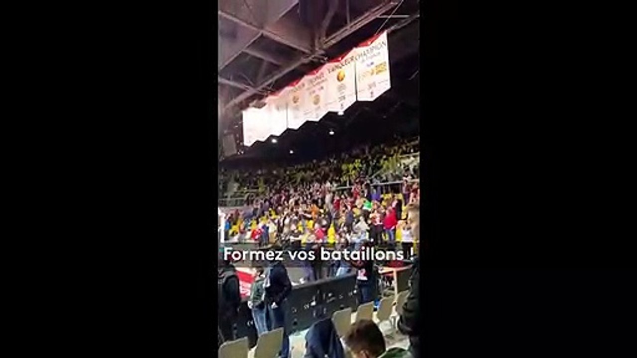 "Marseillaise" à un match de basket, minute de silence au Parlement européen... Les premiers hommages après l'attaque de Strasbourg