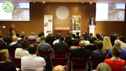 1 - Remise du trophée à la ville de Saint-Rémy-en-Comté