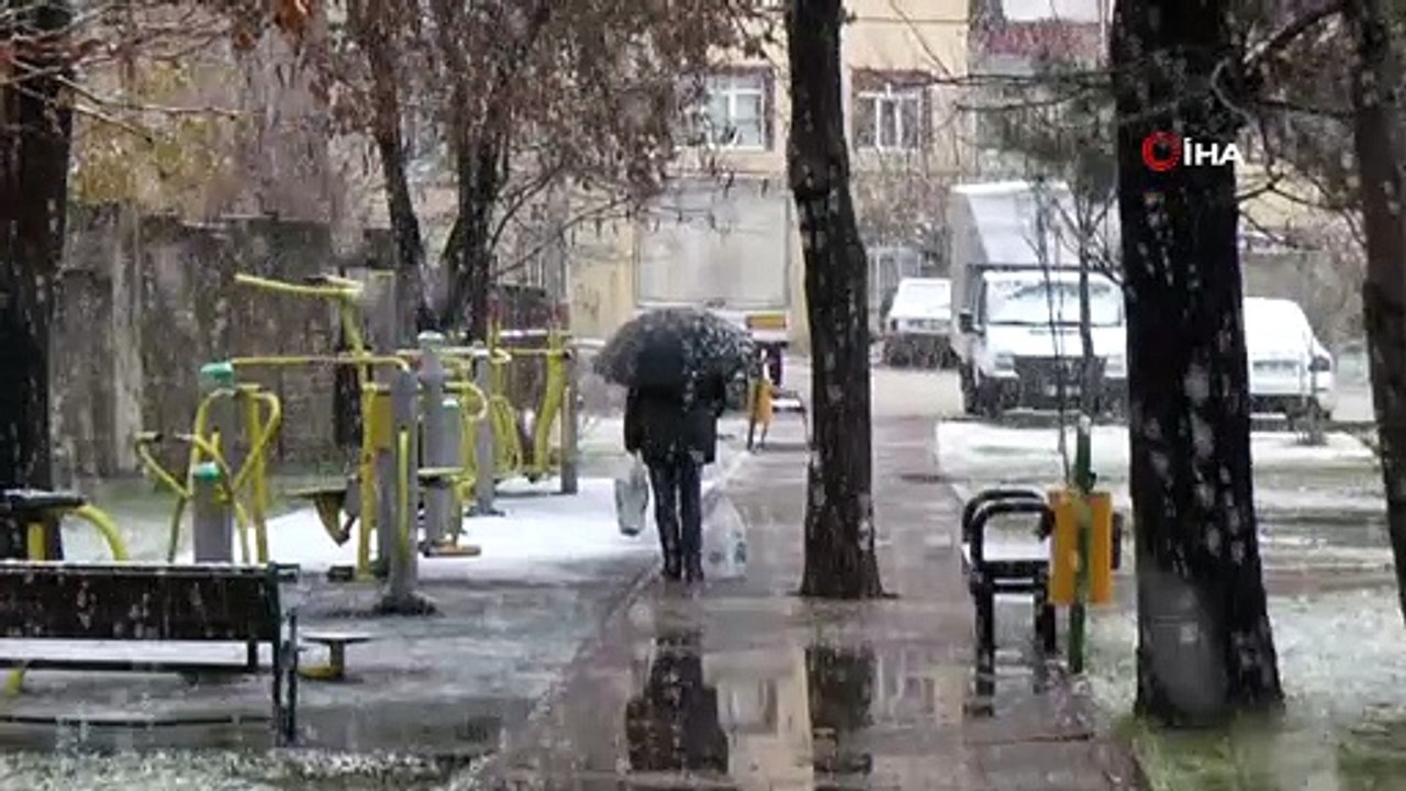 Meteoroloji soğuk hava için uyardı, yağmur yerini kar yağışına bıraktı