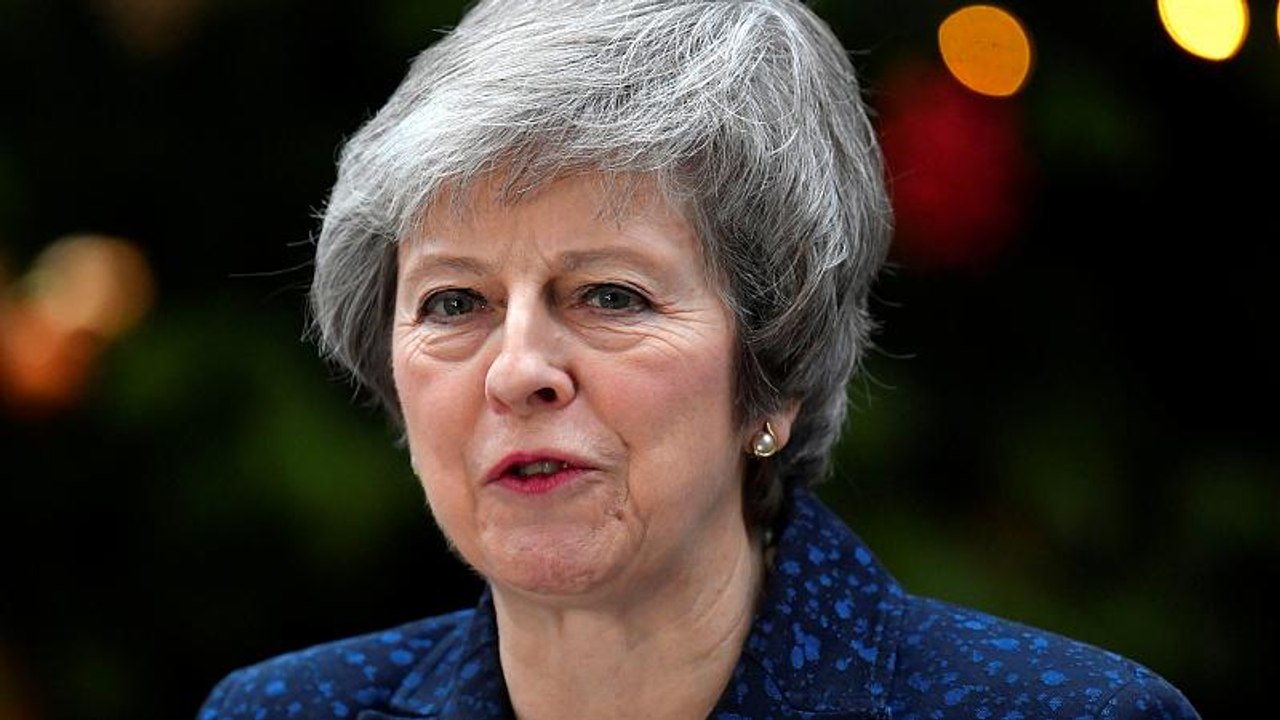 Тереза Мэй: "Я принимаю вызов однопартийцев"