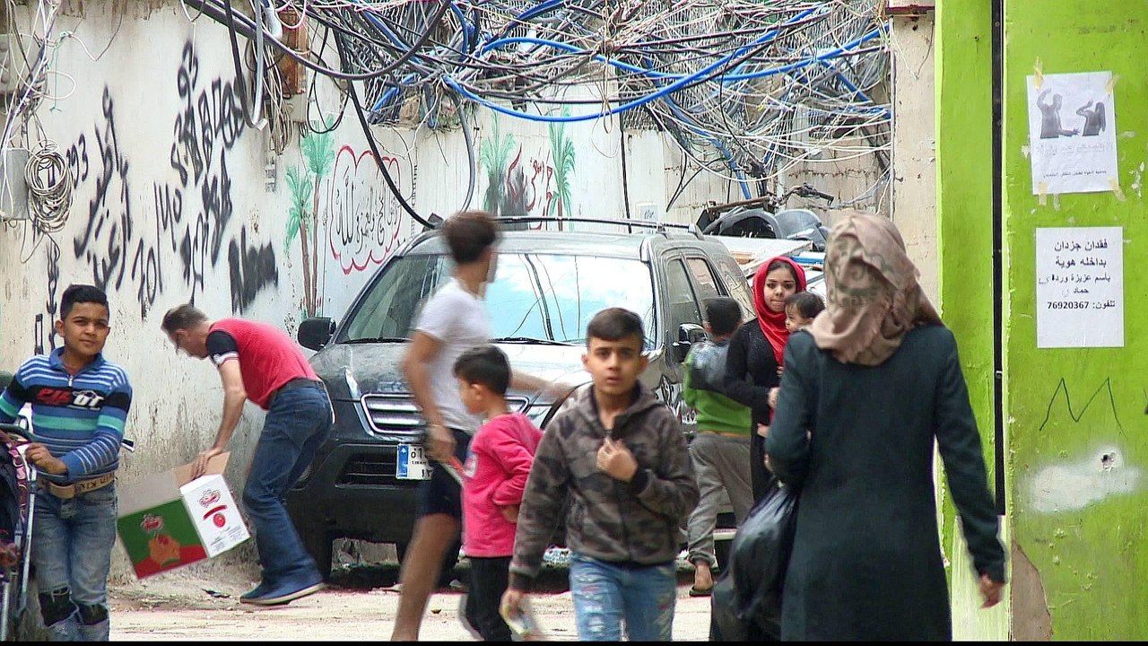 Why thousands of Palestinian refugees are movin...