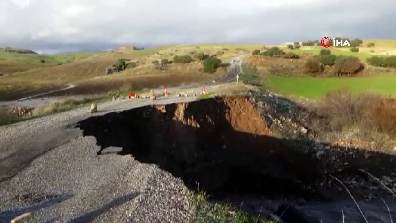 Şiddetli yağış nedeniyle yol çöktü