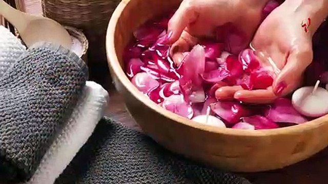تعرفي على الفوائد الجمالية لماء الورد!