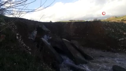 Şiddetli Yağış Nedeniyle Yol Çöktü