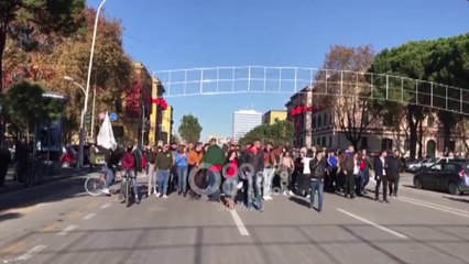 Ora News - Studentët e Universitetit Bujqësor drejt kryeministrisë