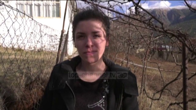 Rrëshqitja e tokës kërcënon fshatin Vajkal, rrezikohen shtëpitë - Top Channel Albania - News - Lajme