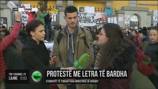 Gazetarja Alma Demiraj, raporton nga protesta te MASR - Top Channel Albania - News - Lajme