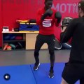 Ismaila SARR se fait une partie de boxe