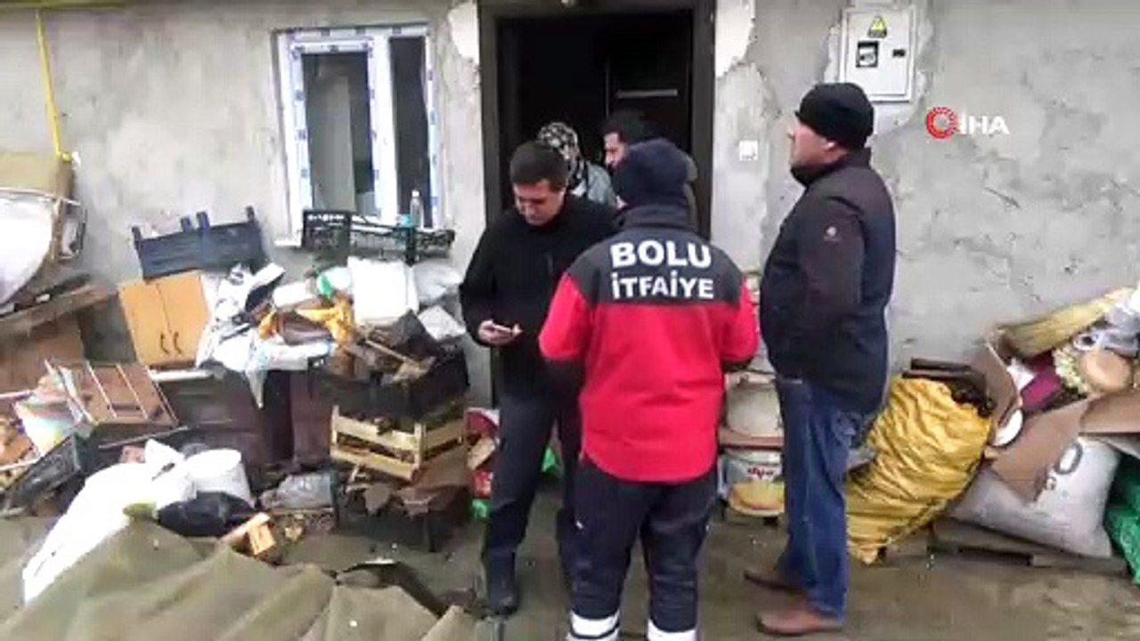 Bomba gibi patlayan su borusu sele neden oldu