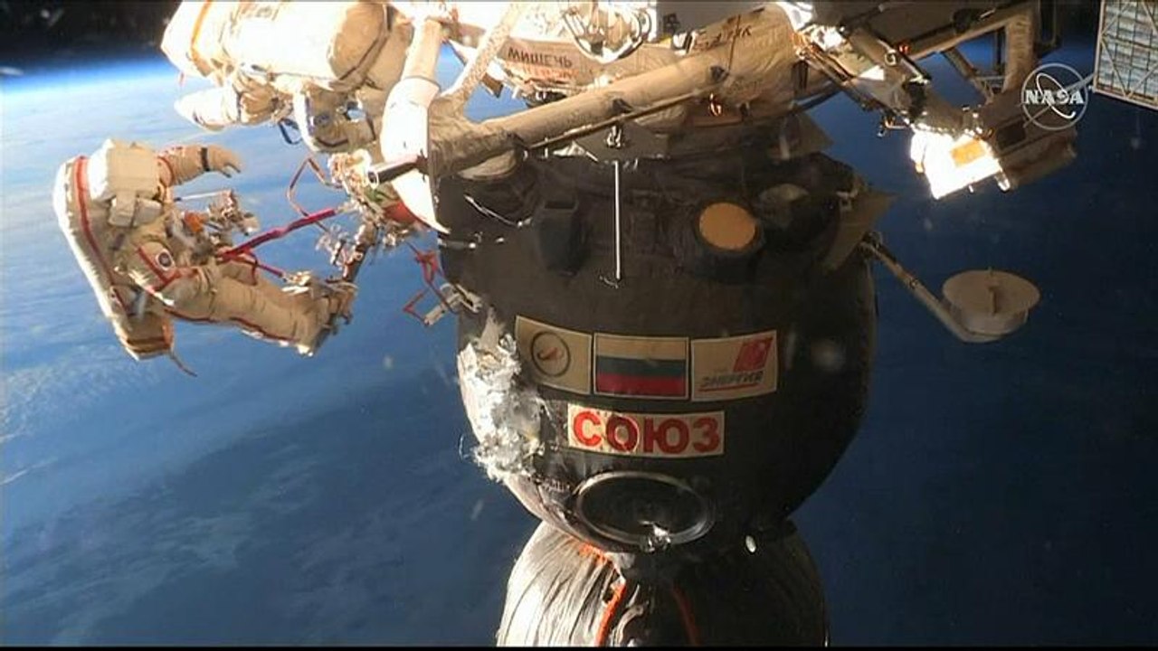 Kosmonauten untersuchen ISS - Mysteriöses Loch in Raumkapsel