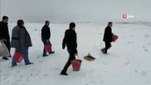 - Kars’ta yaban hayvanlar için doğaya yem bırakıldı