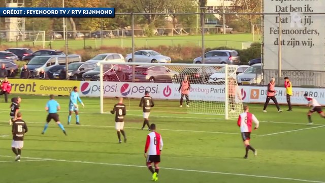 La précision chirurgicale de Orkun Kökçü avec les jeunes de Feyenoord