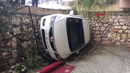 Hatay Park Etmek İstediği Otomobille Apartman Boşluğuna Düştü