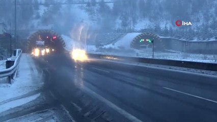 Bolu Dağı'nda Kar Yağışı ve Sis Etkili Oluyor