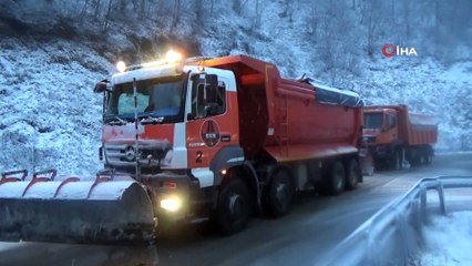 Bolu Dağı’nda kar yağışı ve sis etkili oluyor