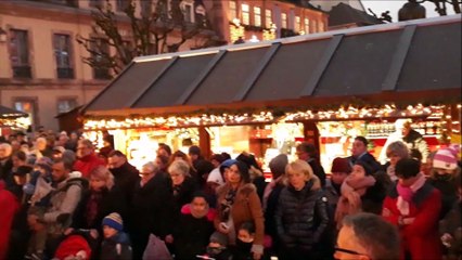 Minute de silence du marché de noël de Montbéliard en hommage aux victimes de Strasbourg