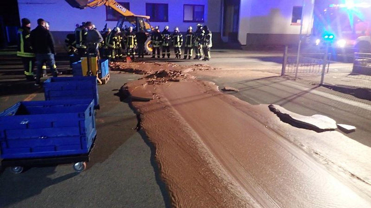 Werl: Geschmolzene Schokolade läuft auf die Straße