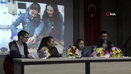 Çin'den Dönen Ardahanlı Kızlar, Çiçeklerle Karşılandı