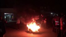 Ora News - 39 ditë në protestë, banorët e Unazës së Re djegin goma