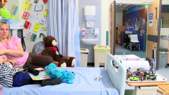 Leeds Cricketers Visit LGI Children's Congenital Unit!