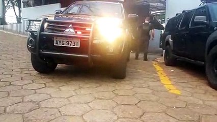 Polícia Federal faz escolta de preso durante audiência de custódia