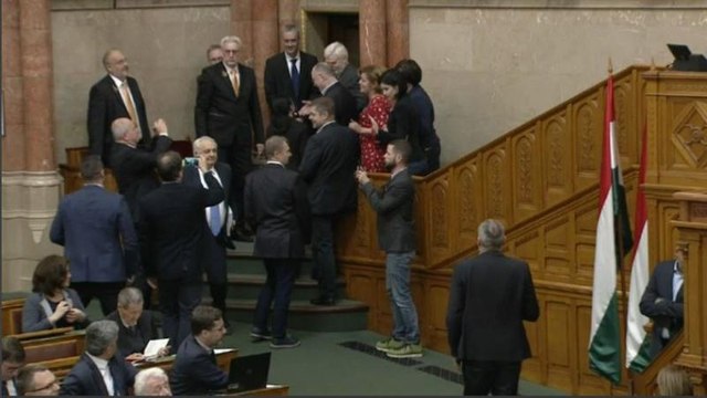 В Венгрии приняли рабский закон