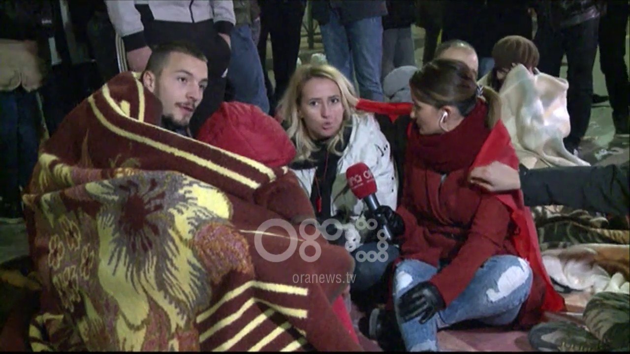 Vjen në mëngjes dhe ikën në darkë, studentja ng...