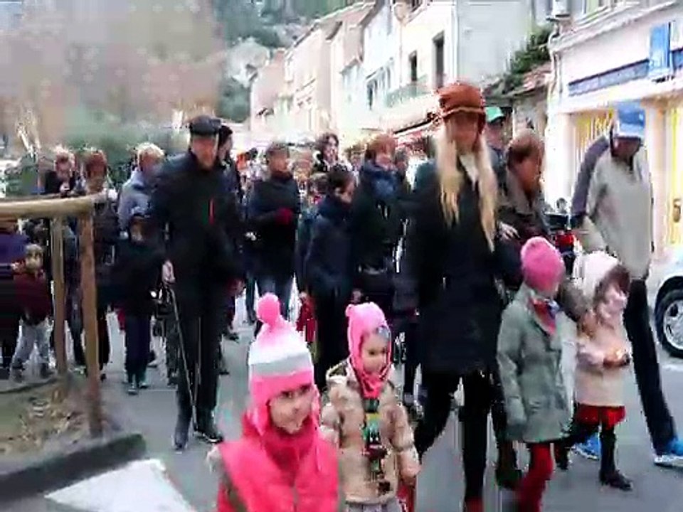 Cavaillon : un défilé de la pastorale pour inaugurer la crèche provençale de la mairie