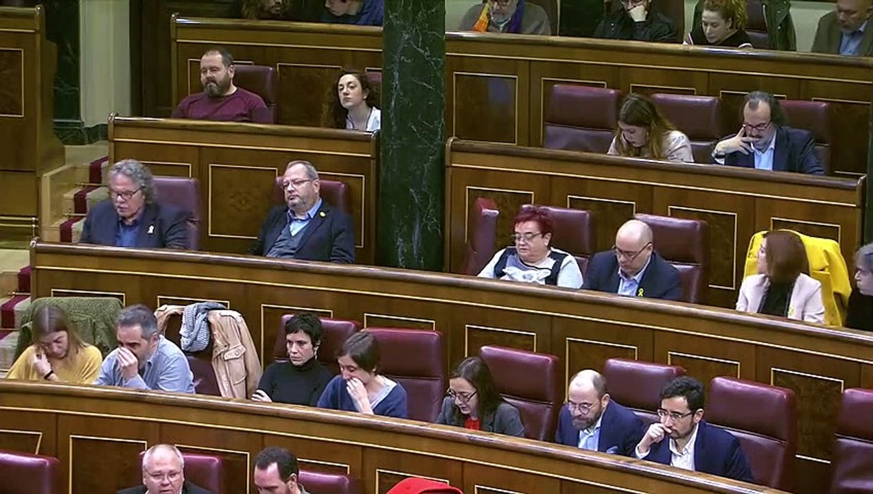 Casado pide a Sánchez que actúe en Cataluña: "Aterrice, esto ya no da más de sí"