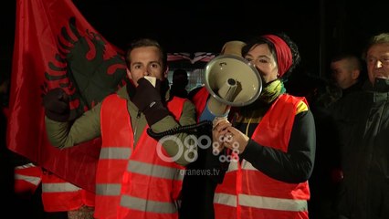 Ora News - Banorët e "Astirit": Këtu nuk do kalojë asnjë fadromë