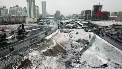 İstanbul’da lapa lapa kar yağışı
