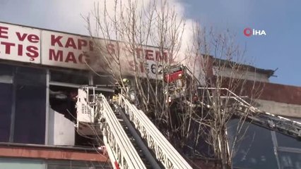 Esenyurt'ta İş Yeri Deposunda Yangın