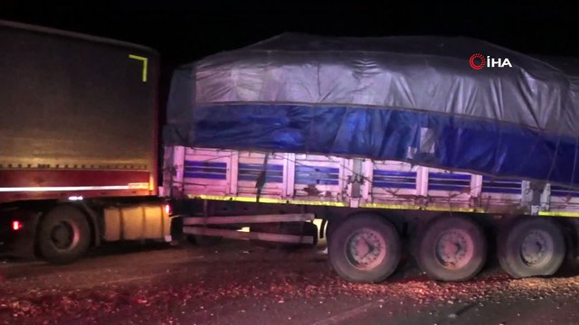 Buzlanma nedeniyle kayan tır yolu kapattı