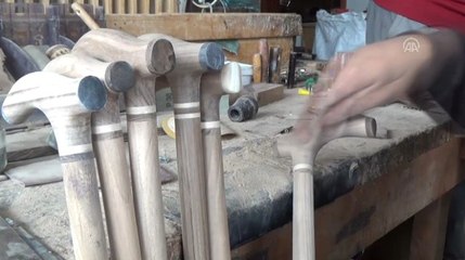 30 Yıllık Bastoncunun Koç, Sığır ve Manda Boynuzlarını İşleyerek Yaptığı Selçuklu Motifli Bastonlar Kapış Kapış Satılıyor