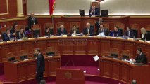 Reprot TV - Deputeti i PD Boçi i hedh në fytyrë Ramës letrat e  ligjit për Arsimin e Lartë