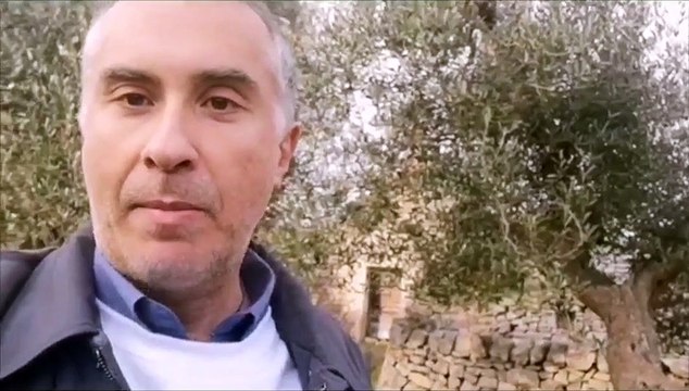 Xylella in Puglia, Senatore si oppone ad abbattimento: non c'è disseccamento nei nostri ulivi, guardate!