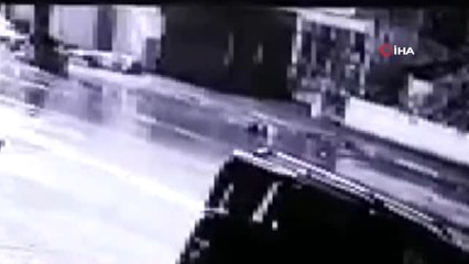 İşçi Servisinden İnen Kadına Otomobil Böyle Çarptı