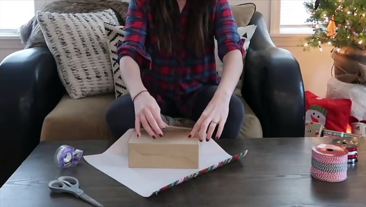 Comment Emballer un Cadeau Quand le Papier Cadeau EST TROP PETIT.