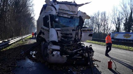 Templeuve acc a17 camion qui percute un autre 13.12.2018
