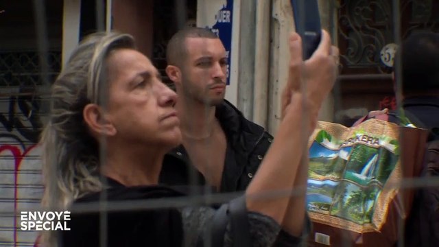 Marseille, rue d'Aubagne : à 8h51 les murs de l'entrée s'effritent, à 9h09 l'immeuble est parti en poussière