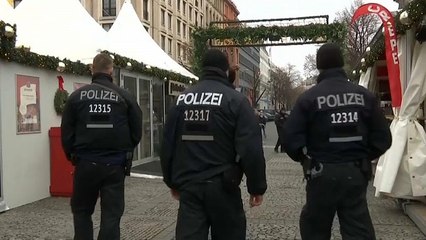 فيديو.. سوق الميلاد في ستراسبورغ مستمر...والشرطة تزيد الرقابة